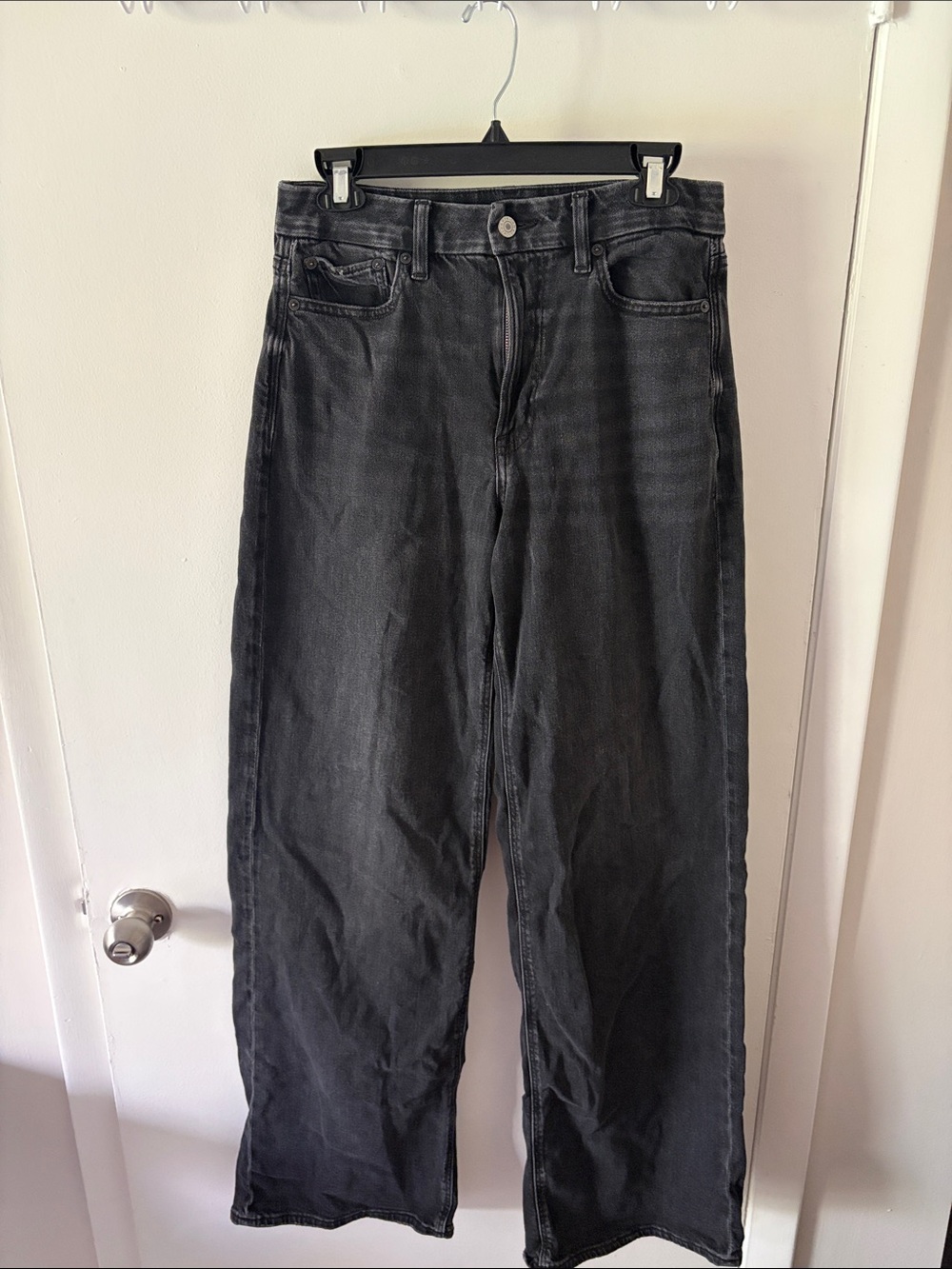Women’s Black Straight-Leg Jeans